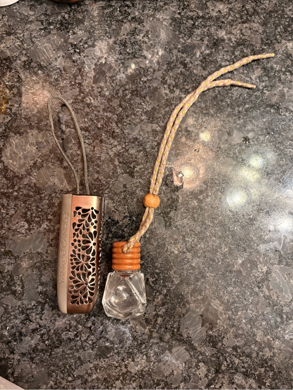 Yankee Candle Bronze Vent Clip & Clear Hanging Diffuser with Tan Cord